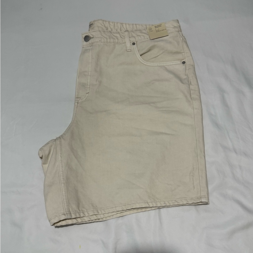 Universal Thread - Women’s- Off-White Shorts - Size 22 - Picture 6 of 6